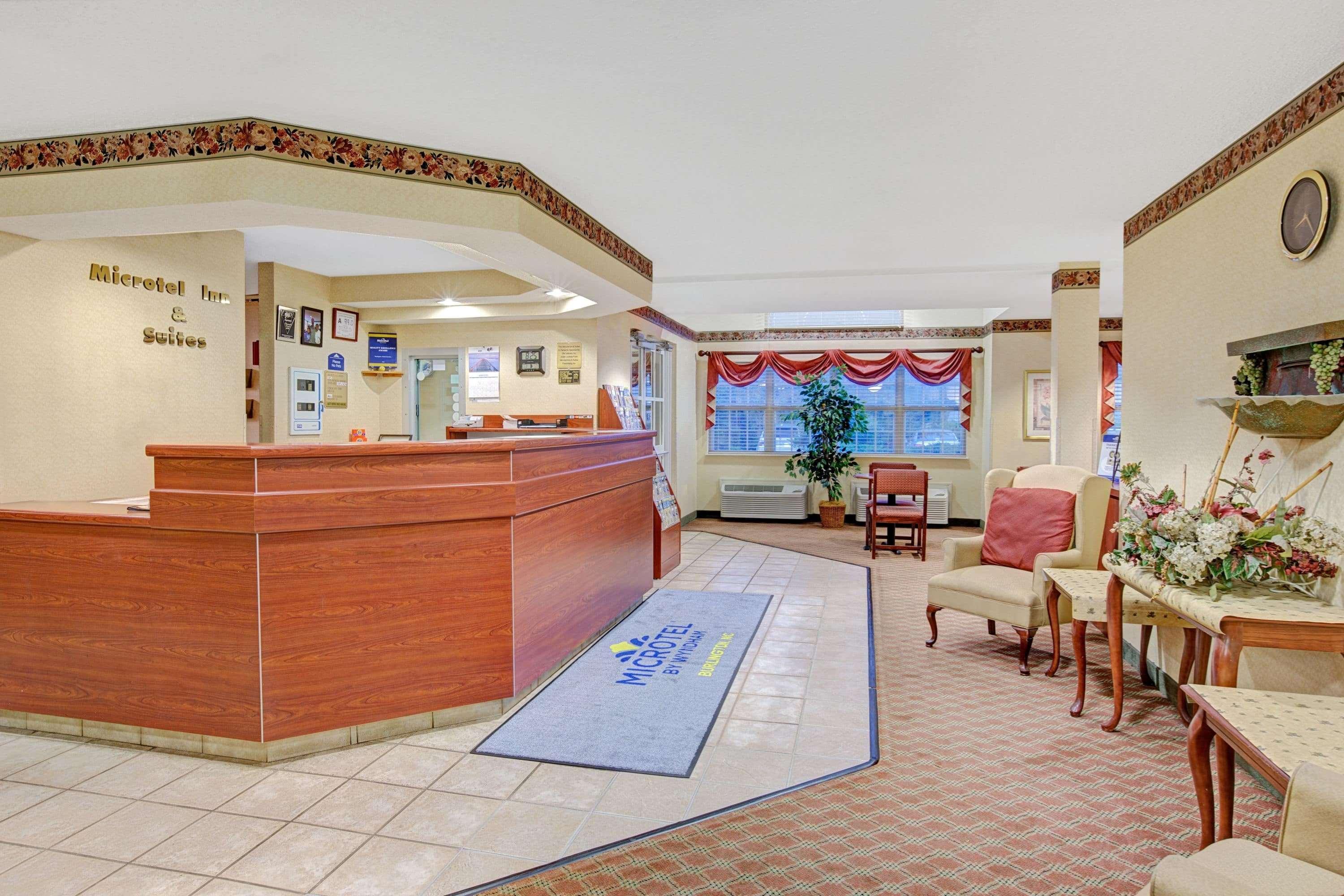 Hotel Microtel & By Wyndham Burlington